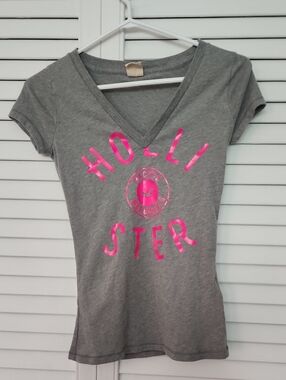 Hollister Gray V-Neck Tee with Hot Pink Logo
